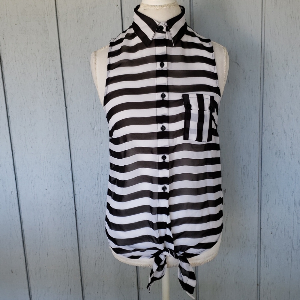 Stripes Black White Top. Sleeveless Button Down